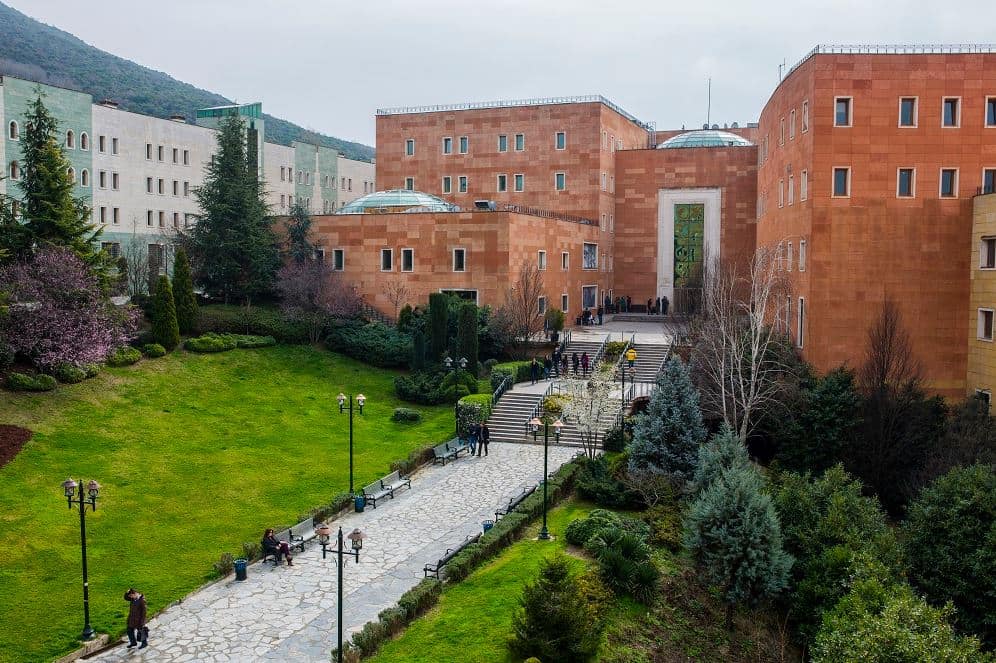 YEDİTEPE ÜNİVERSİTESİ — Bayhan Yapı ve Mermer proje referansı